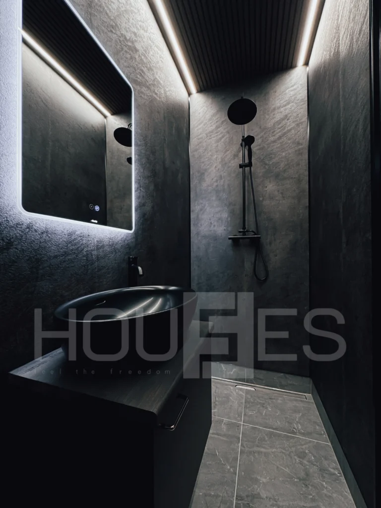 Moderni musta kylpyhuone FF Houses tiny house -moduulitalossa